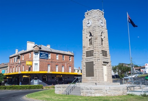 Quirindi war memorial cenotaph.jpg